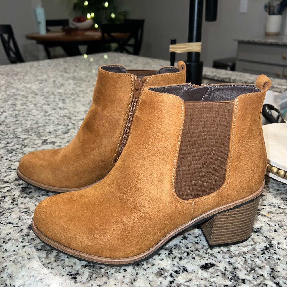 Women’s brown boots